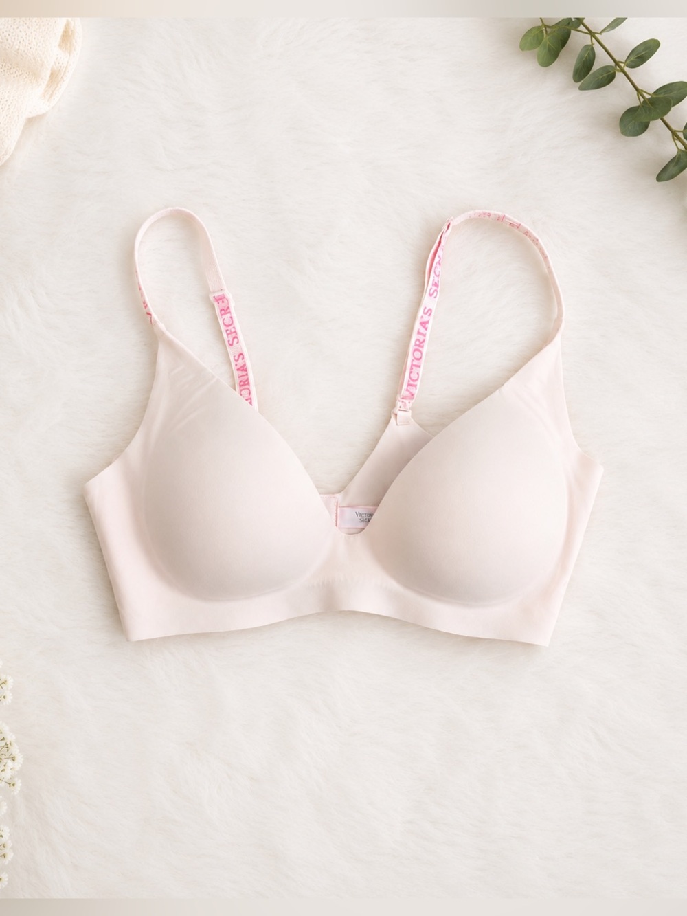 Victoria’s Secret Body by Victoria Lightly Lined Wireless Bra Nude Size M